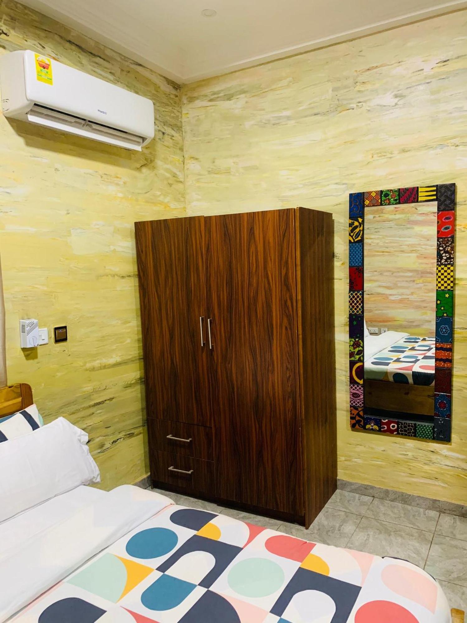 Bays Boutique Apartment Аккра Экстерьер фото